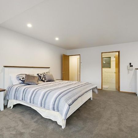 Huge Lakefront Delight - Queenstown Holiday Home Esterno foto