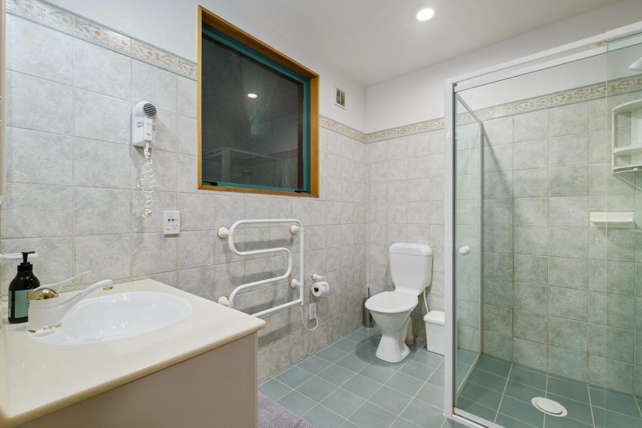 Huge Lakefront Delight - Queenstown Holiday Home Esterno foto