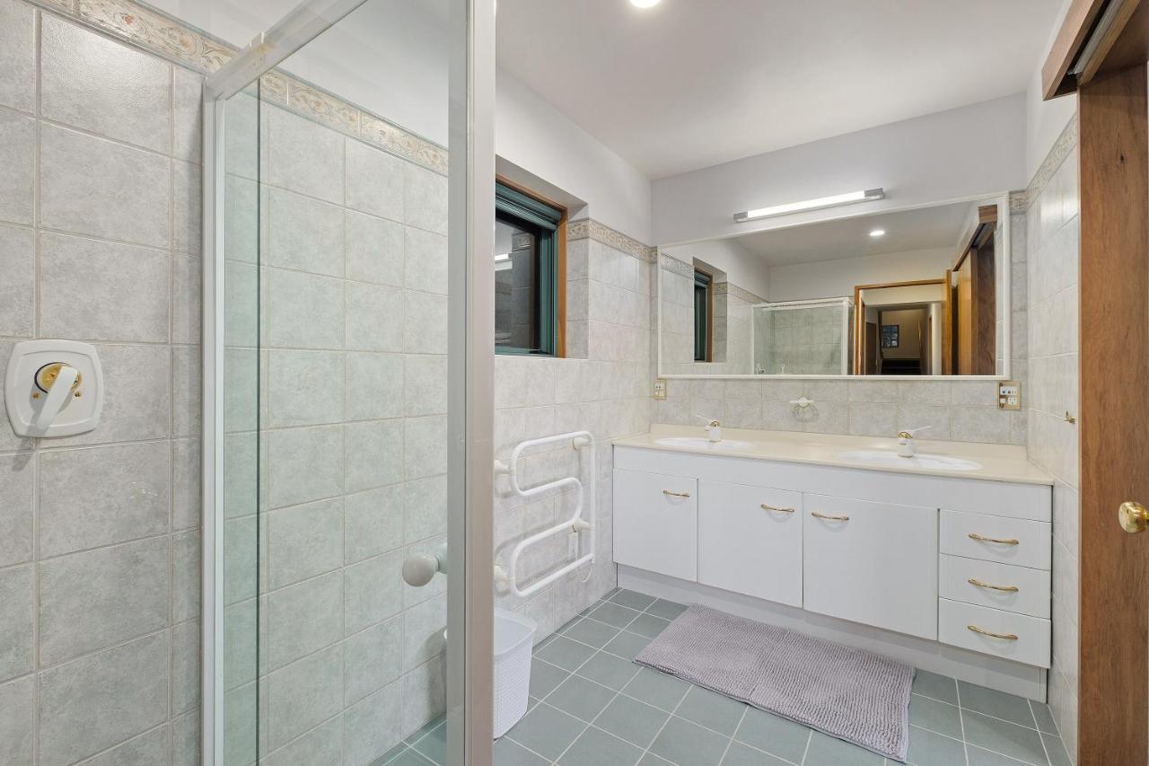 Huge Lakefront Delight - Queenstown Holiday Home Esterno foto